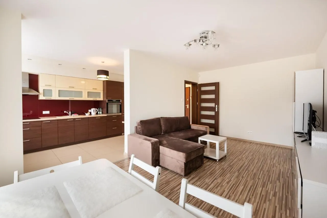 Metro Kondratowicza Spacious Apartment Warszawa