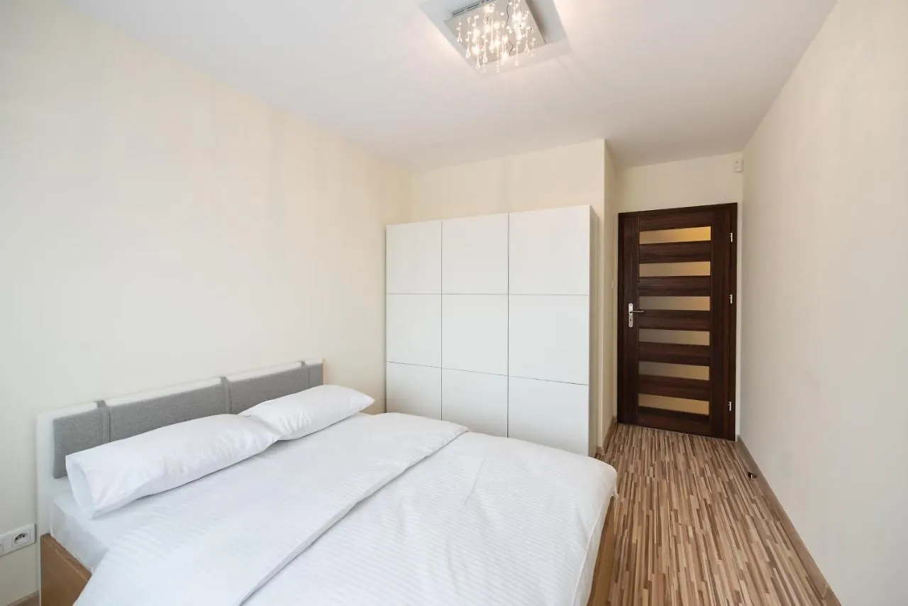 Metro Kondratowicza Spacious Apartment Warszawa
