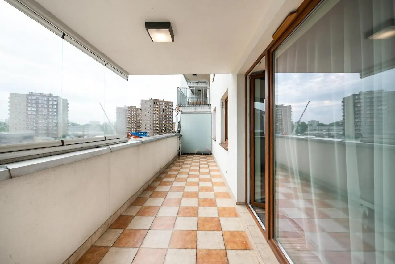 Metro Kondratowicza Spacious Apartment Warszawa