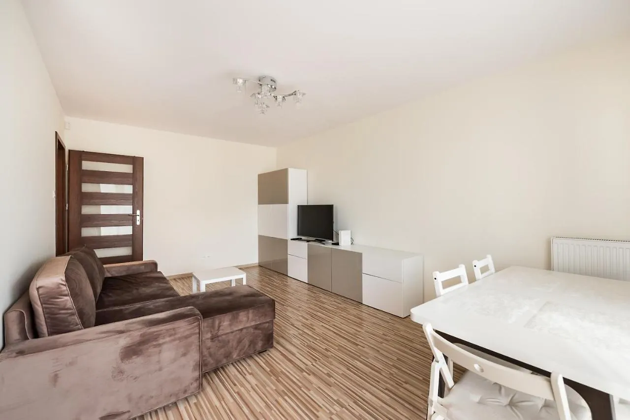 Metro Kondratowicza Spacious Apartment Warszawa